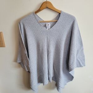 Cabi Ponco Short Sleeve Lightweight Knit Sweater Top Gray M Medium